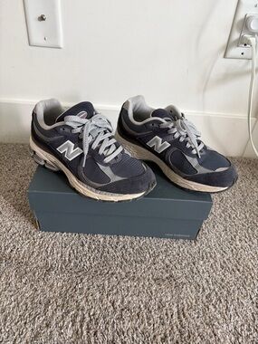 New Balance 2002R Men's women’s unisex Navy Gray Sneakers size 5/7 (men/women)